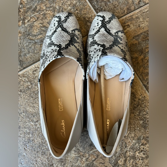 NEW!!! Clarks Pure Tone Grey Snake Python Slip On Shoes Loafers- Women’s 9.5M - Picture 6 of 11